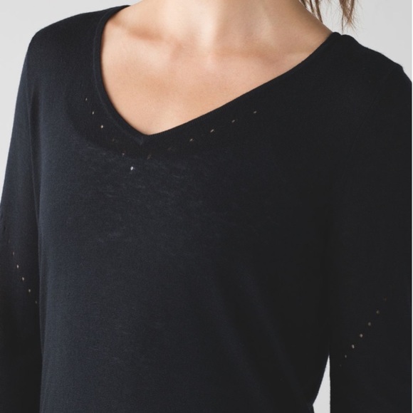 Lululemon NWT Yin Time black Long sleeve shirt size 8 (small flaw) - Picture 7 of 16